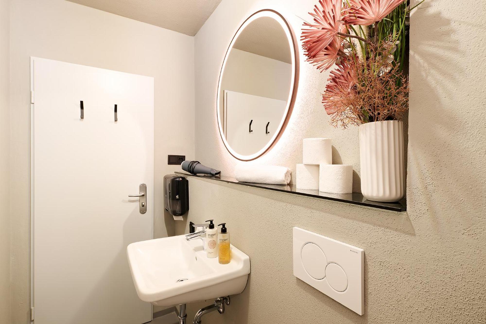 Appartement Xzllenz Kueche Bad S-Bahn Parken Smart-Tv Wellbeing à Neunkirchen am Sand Chambre photo